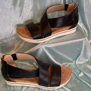 𝅺ADRIENNE Vittadini black dress sandals. Flat platform‎ size 8.5 box 5